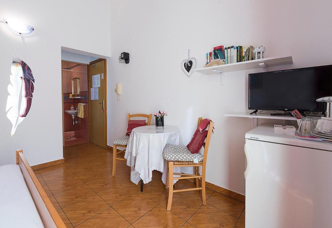 Apartman, Studio And Room Kata Pula Zewnętrze zdjęcie