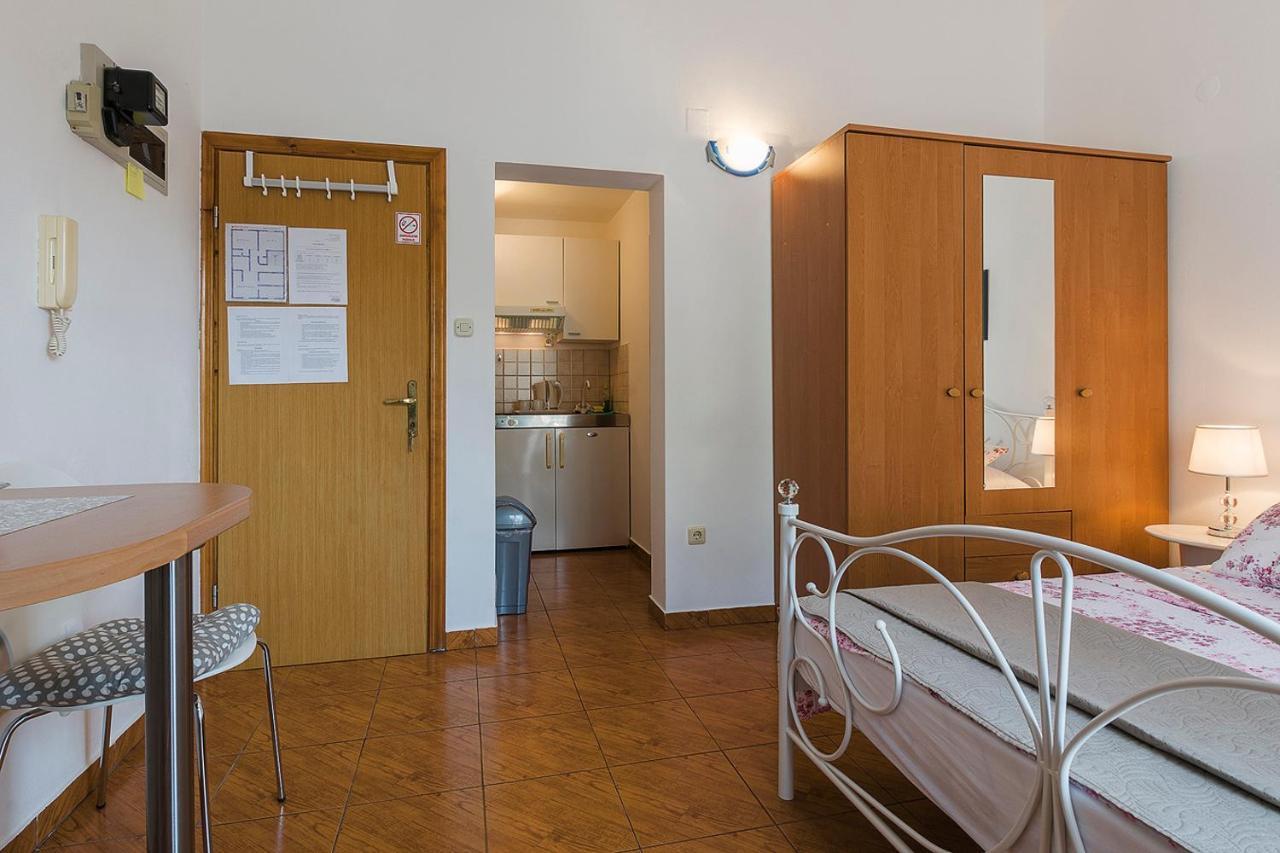 Apartman, Studio And Room Kata Pula Zewnętrze zdjęcie